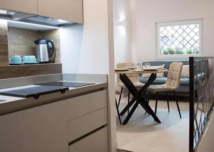 Ghirlanda House *
